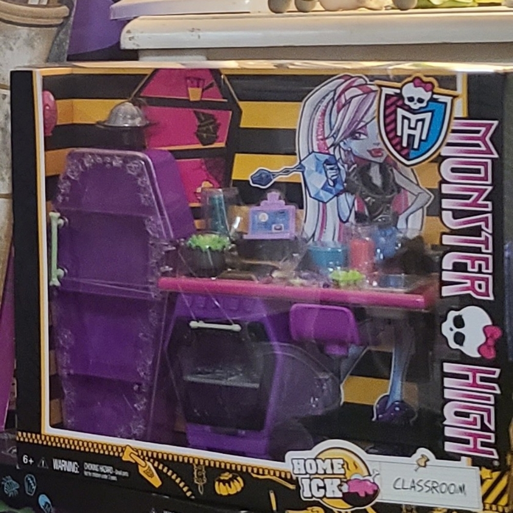 Monster high home ick classroom